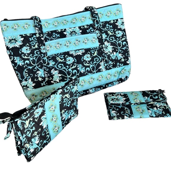 NWT Lemon Hill Quilted Bags Set- Tote, Make-Up Bag, Wallet, Blue Paisley Floral - Picture 2 of 15